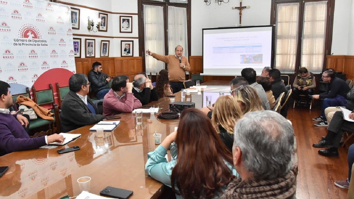 Ricardo Villada con diputados
