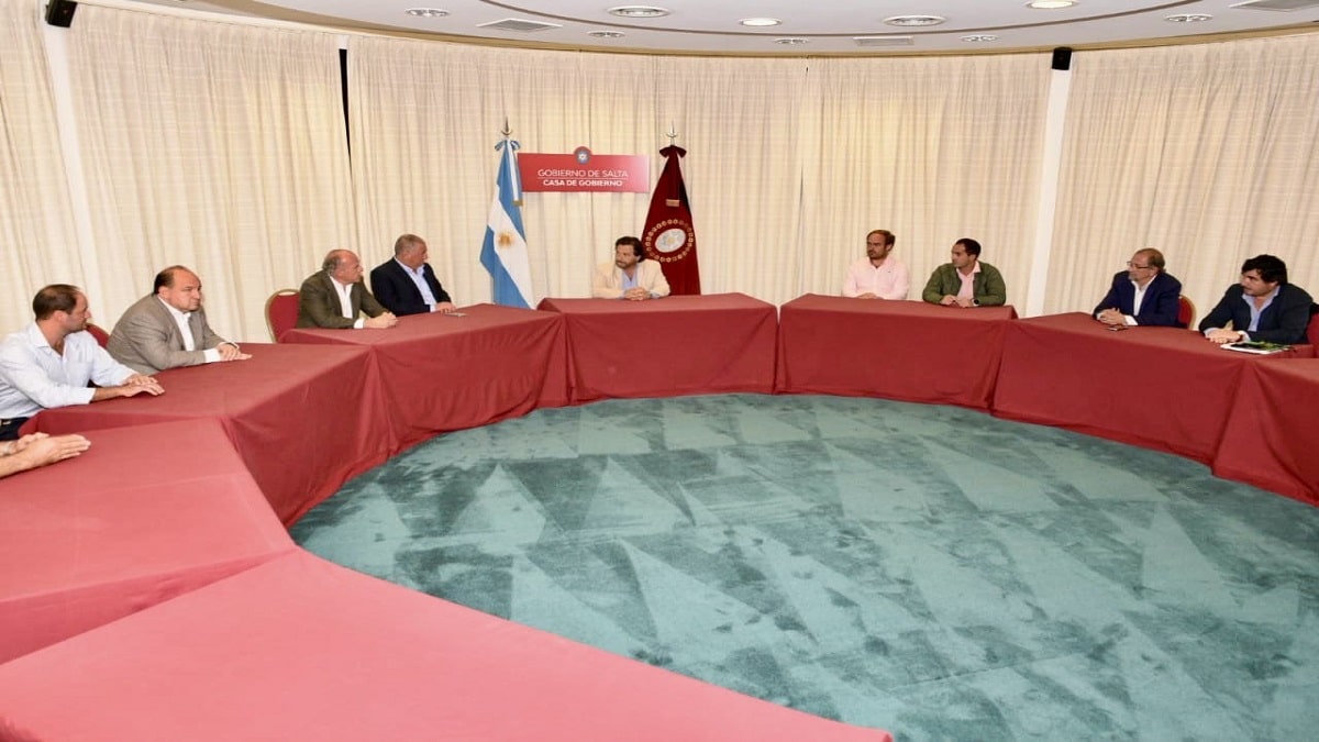 Gustavo Sáenz con empresarios