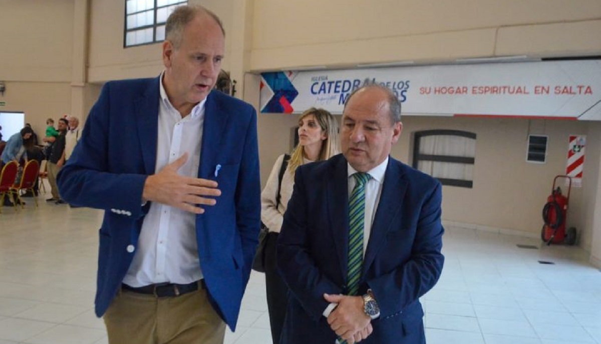 Ricardo Villada con líder evangélico