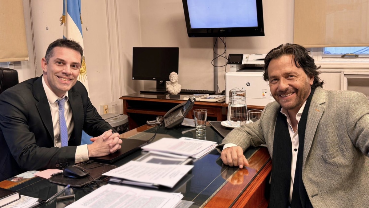 Gustavo Sáenz con Secretario de Justicia