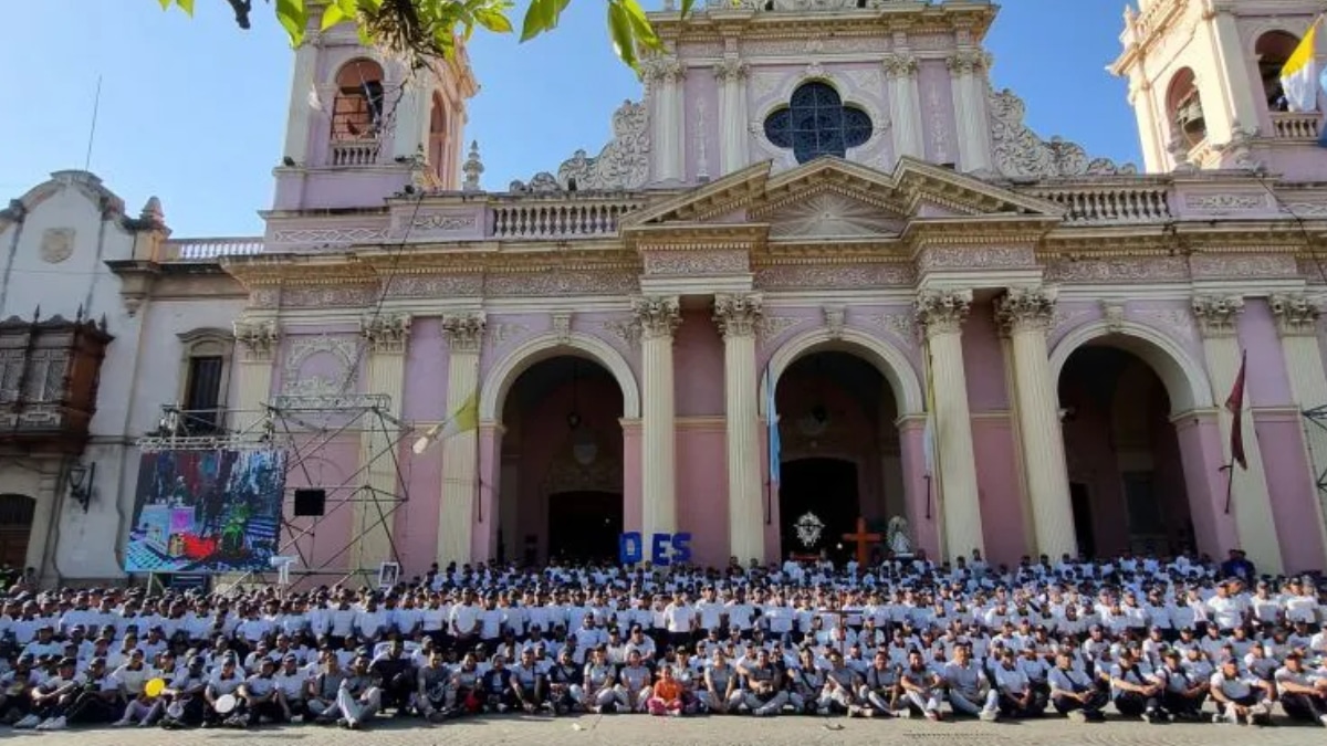 Cadetes Policía - Milagro en Salta (1)