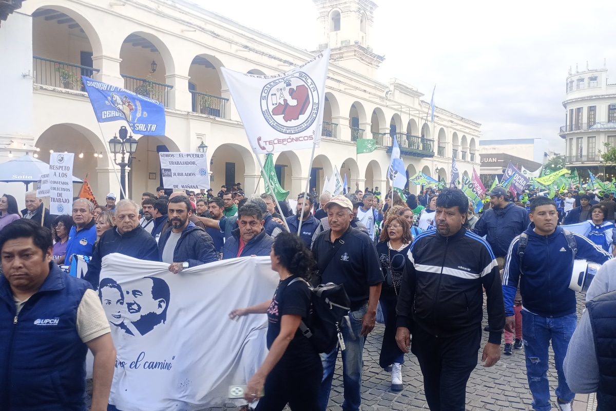 Manifestación de jubilados y gremios en Salta.